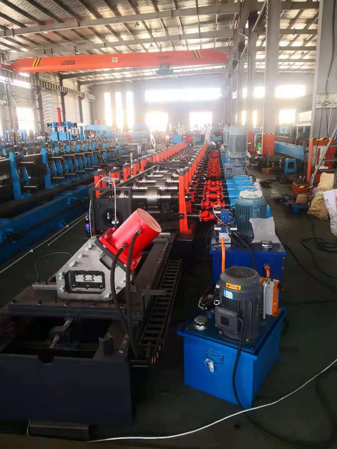 Full Automatic Double Row Guide Rail and C Purlin Roll Forming Machine