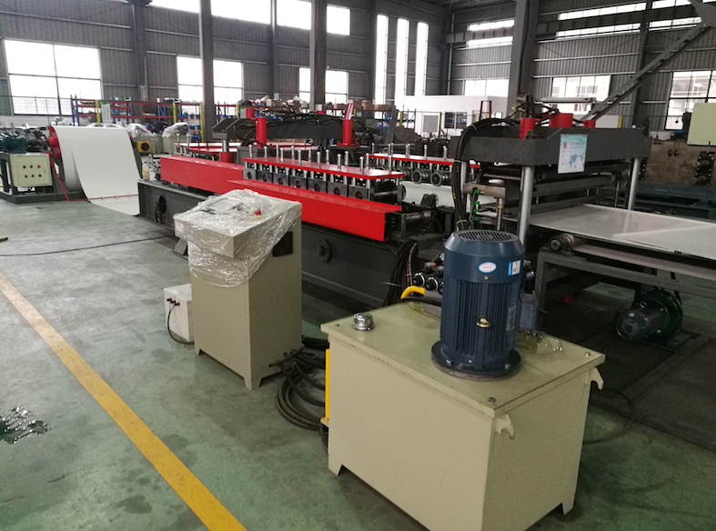 Tray Box Panel Roll Forming Machine Multiple Size Full Automatically Operation 